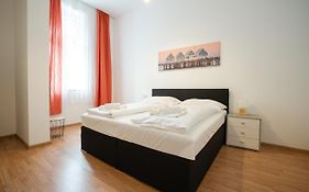 Apartment In The Central Area. 5 Minute'S Walk To The Danube.